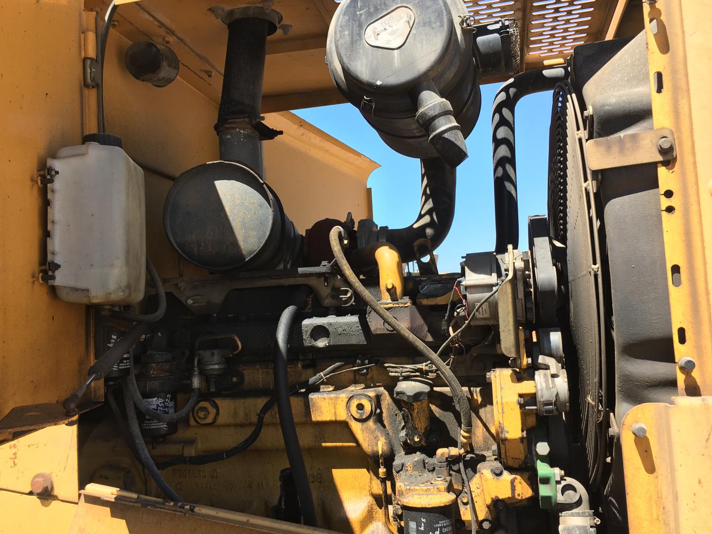 ./imagenes/INVOICE/2019/16832/CARGADOR FRONTAL JOHN DEERE 544H (14).JPG